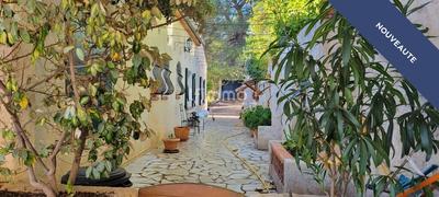 Propriété - 220 m² - 7 pièces