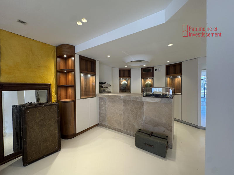 Fonds de commerce - Local commercial - 117 m²