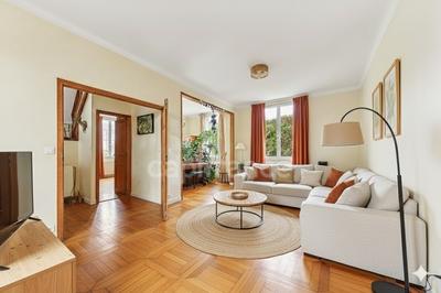 Maison - 200 m² - 8 pièces