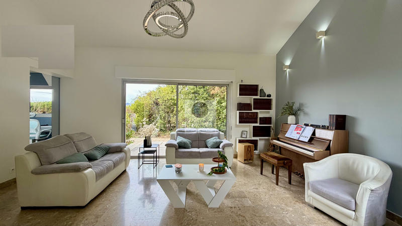 Maison - 169 m² - 8 pièces