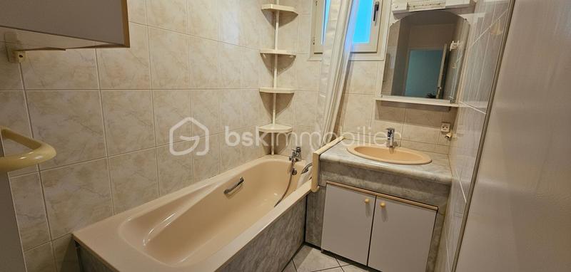 Demeure - 241 m² - 8 pièces