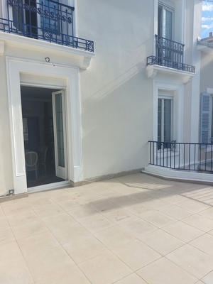 Maison - 238 m² - 8 pièces