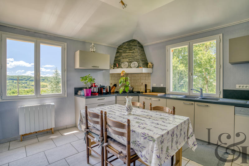 Maison - 218 m² - 6 pièces