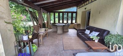 Maison - 218 m² - 8 pièces