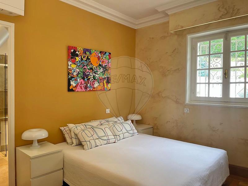 Propriété - 385 m² - 8 pièces