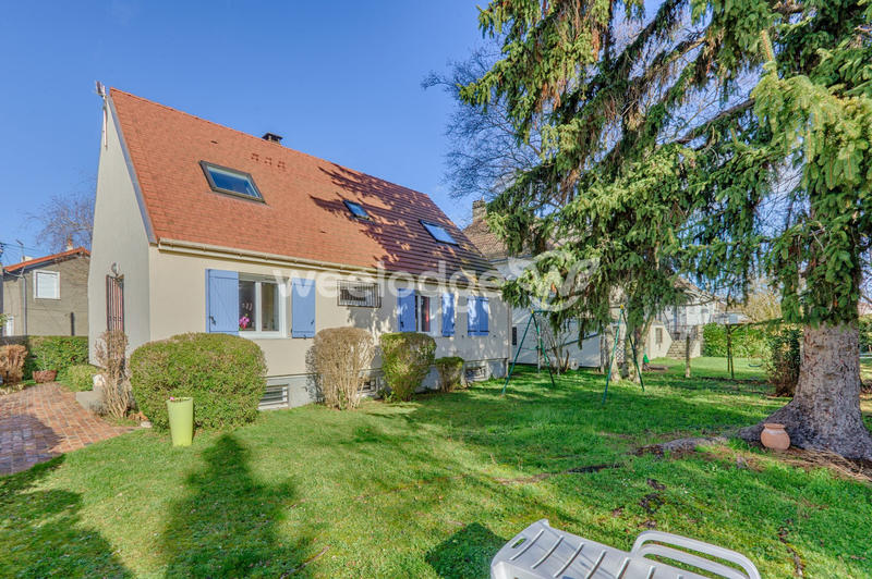 Maison - 122 m² - 8 pièces