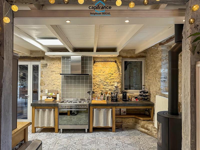 Propriété - 220 m² - 8 pièces