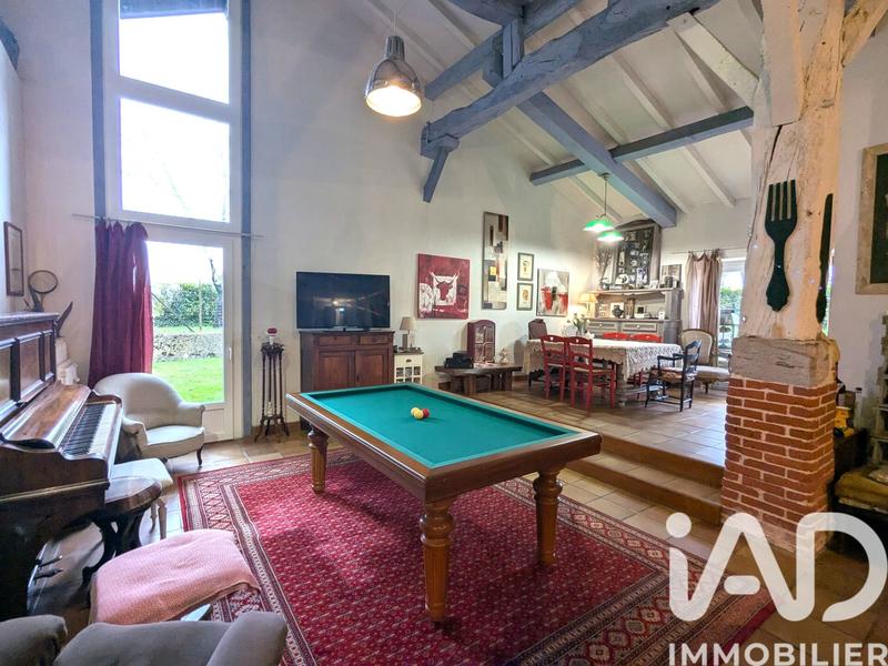 Maison - 243 m² - 9 pièces