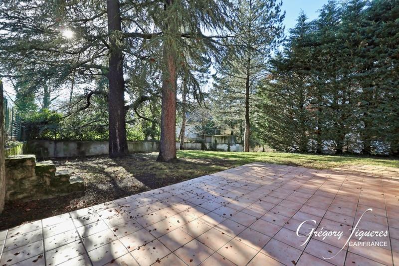 Maison - 200 m² - 8 pièces