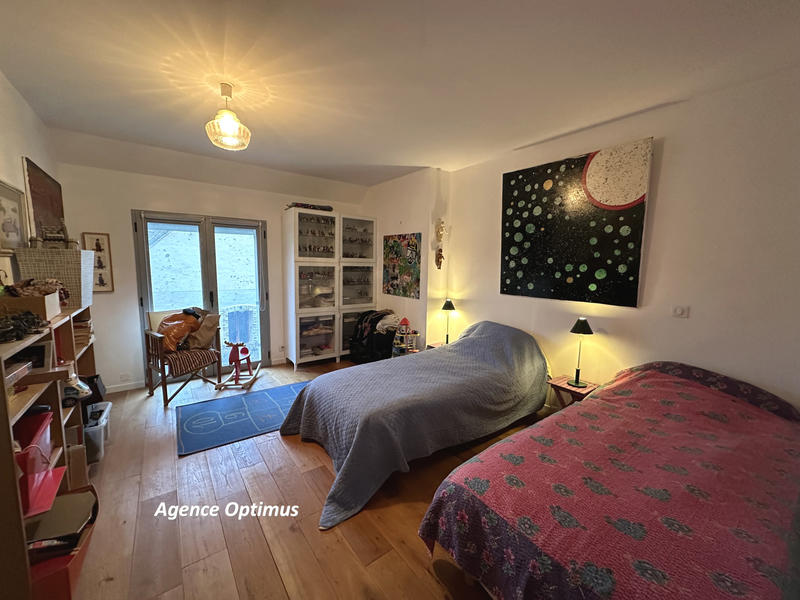 Propriété - 232 m² - 7 pièces