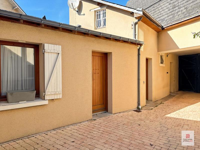 Maison - 244 m² - 10 pièces