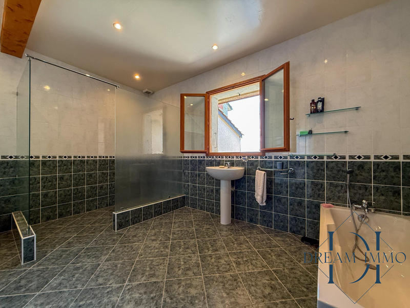 Maison ancienne - 240 m² - 6 pièces