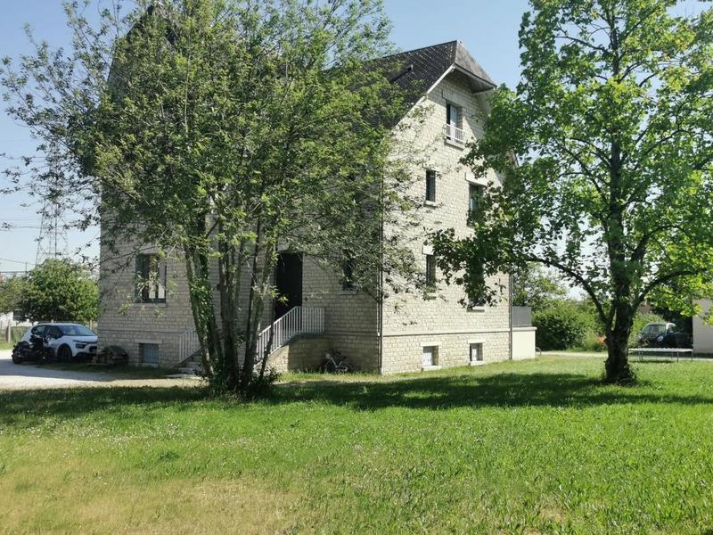 Maison - 205 m² - 7 pièces