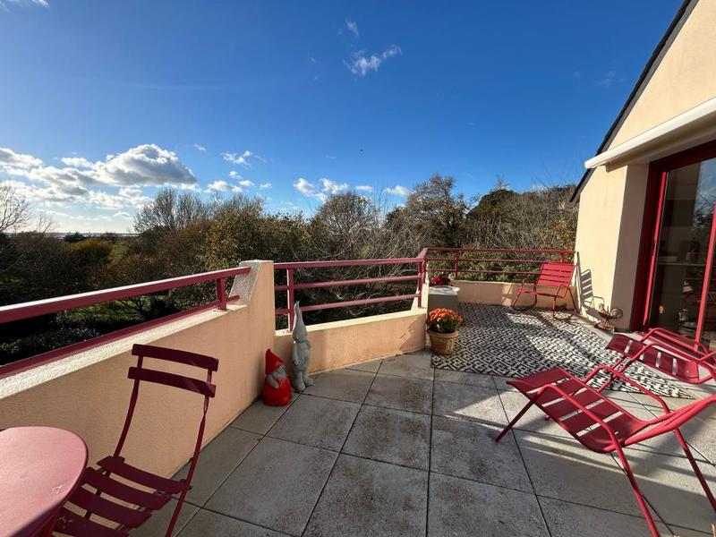 Maison - 240 m² - 6 pièces