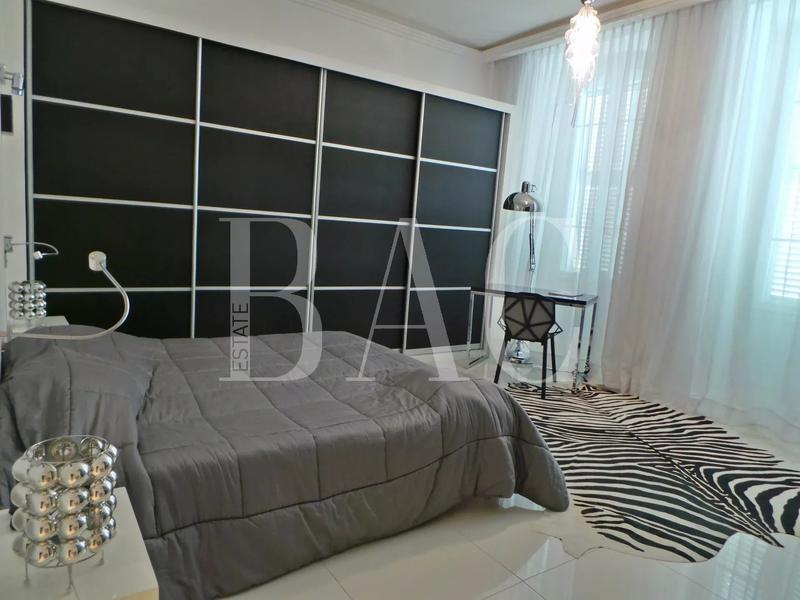 Appartement - 230 m² - 6 pièces