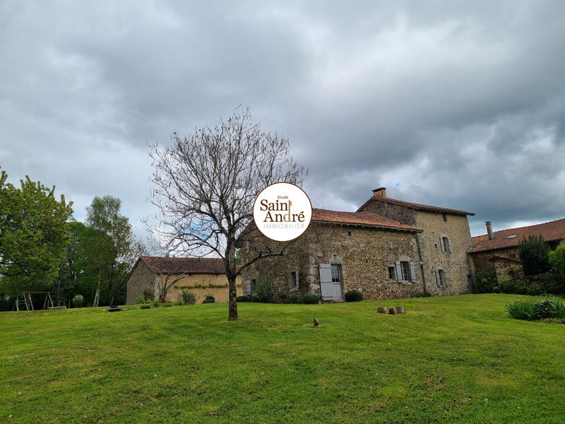 Maison - 370 m² - 6 pièces