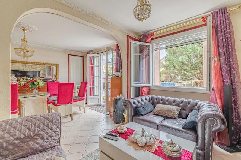 Maison - 250 m² - 7 pièces