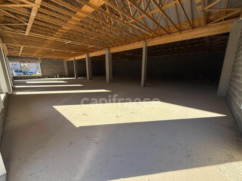 Local commercial - 430 m² - 1 pièce