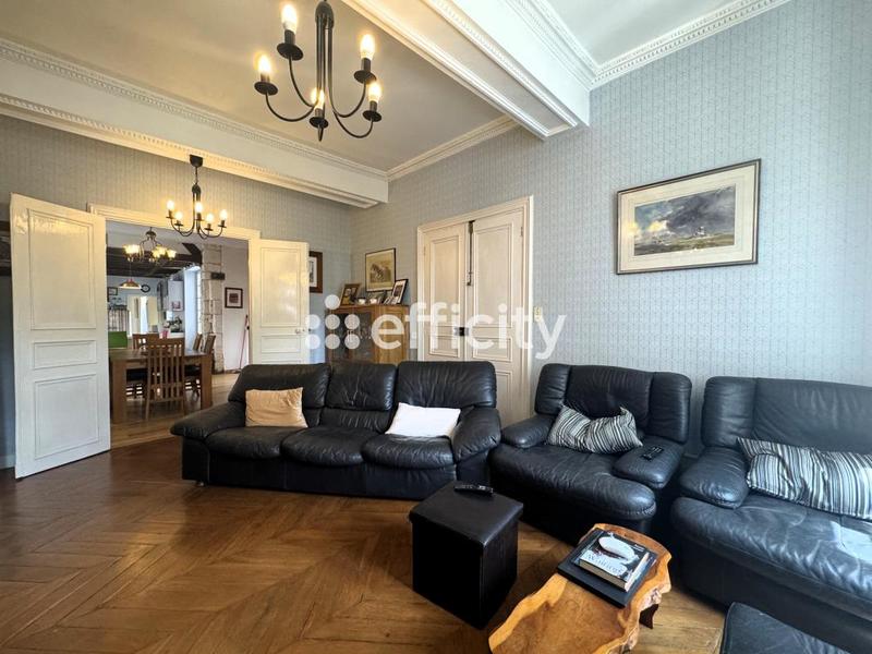 Maison - 250 m² - 11 pièces