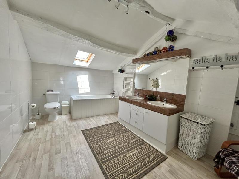 Maison - 206 m² - 13 pièces