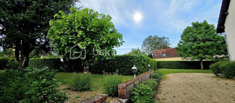 Maison traditionnelle - 198 m² - 8 pièces