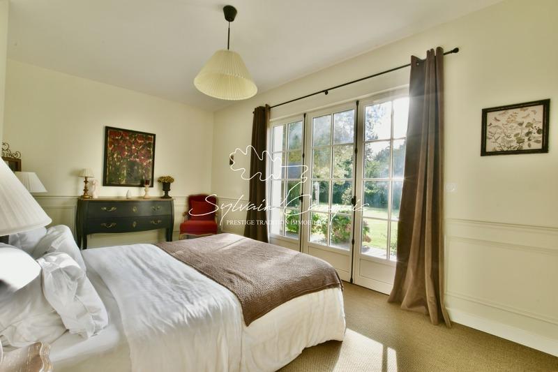 Maison bourgeoise - 270 m² - 9 pièces