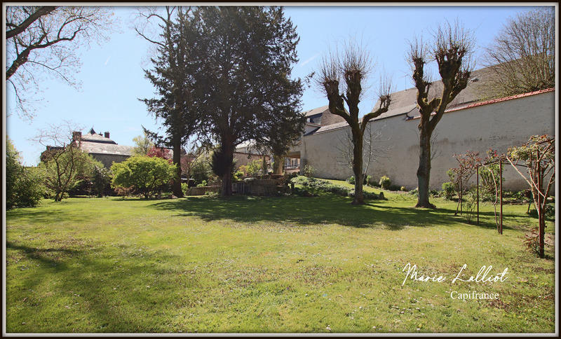 Maison - 370 m² - 11 pièces