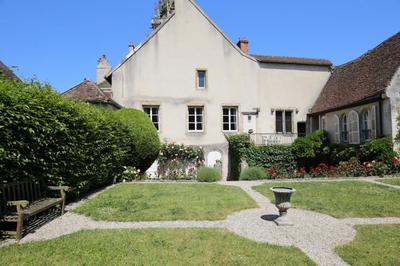 Maison - 240 m² - 8 pièces
