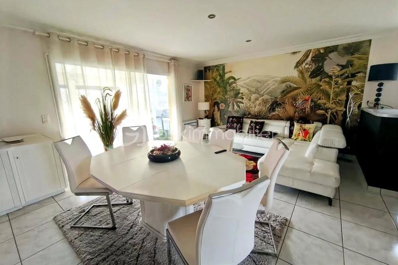 Maison - 90 m² - 5 pièces