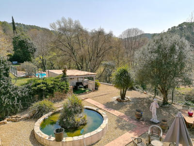 Maison - 272 m² - 9 pièces