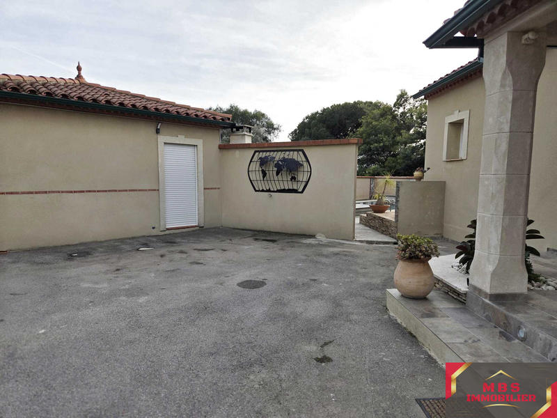 Propriété - 202 m² - 5 pièces