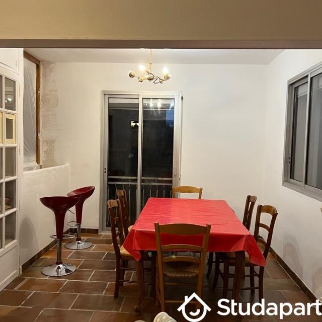 Chambre - 9 m² - 1 pièce