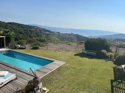 Villa - 150 m² - 4 pièces