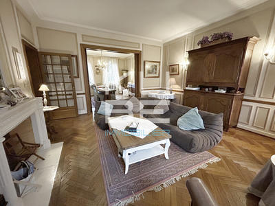 Maison - 280 m² - 12 pièces