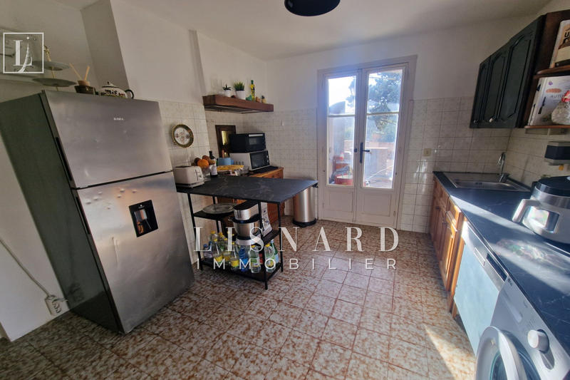 Maison - 235 m² - 8 pièces