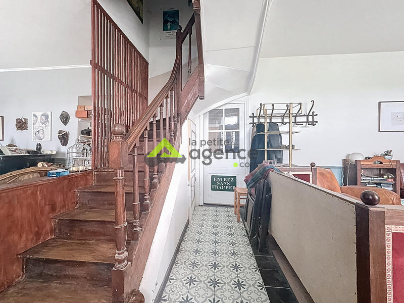 Maison - 230 m² - 7 pièces