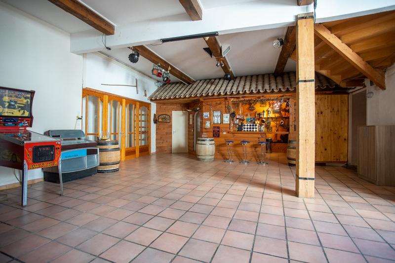 Propriété - 612 m² - 12 pièces