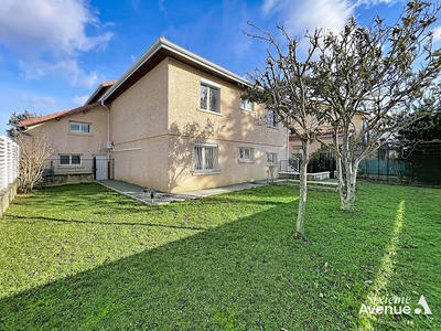 Maison - 194 m² - 8 pièces