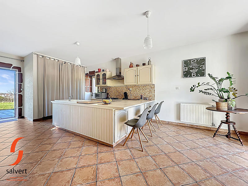 Maison - 201 m² - 6 pièces