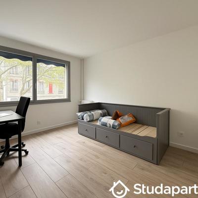 Chambre - 13 m² - 1 pièce