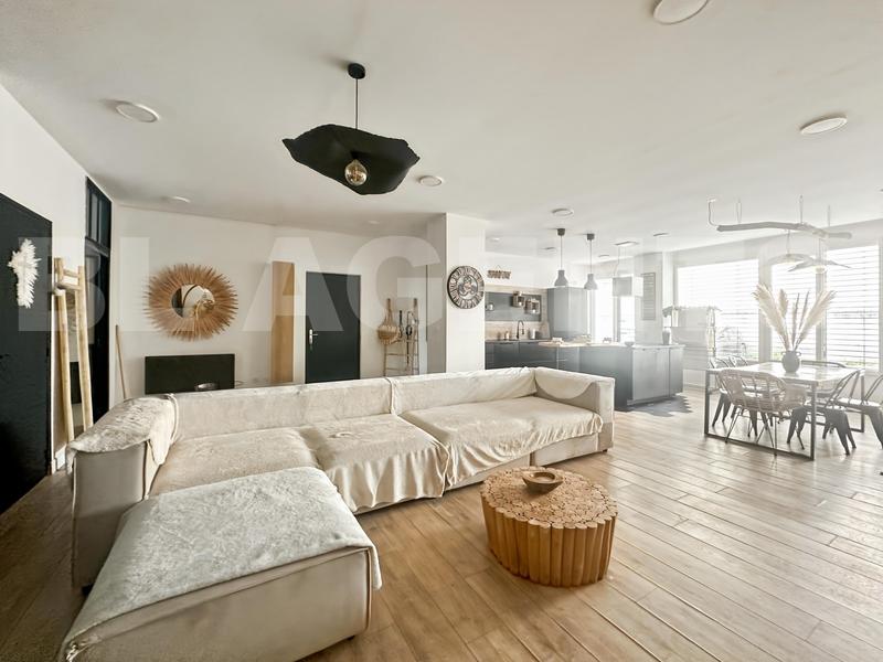 Loft - 100 m² - 4 pièces