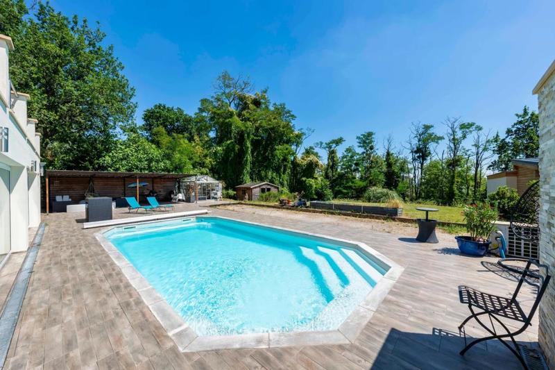 Maison - 239 m² - 12 pièces