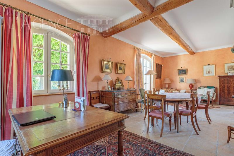 Maison - 326 m² - 7 pièces