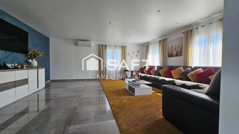 Maison - 360 m² - 9 pièces