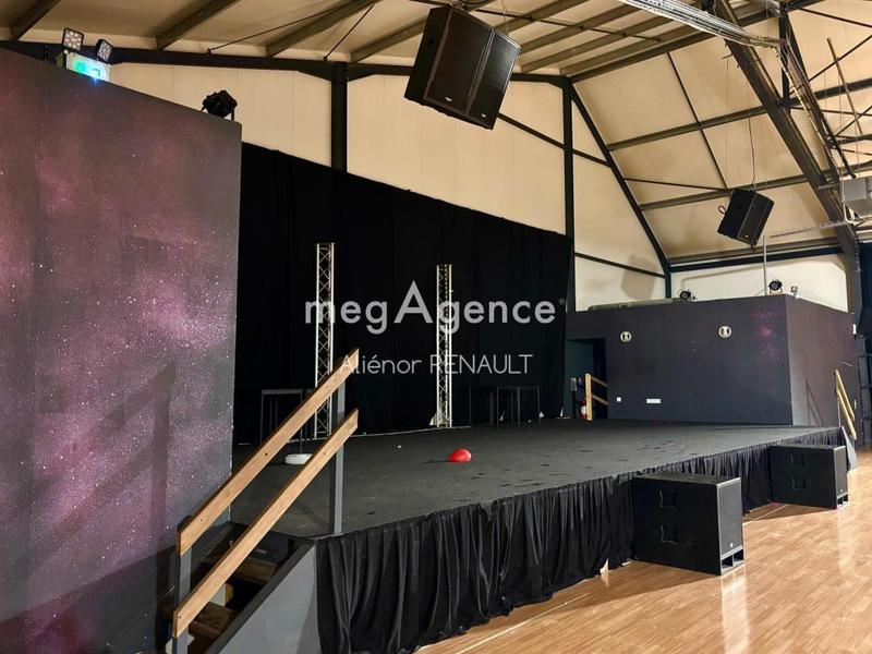 Local commercial - 1 500 m² - 14 pièces