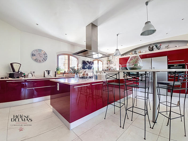 Maison - 520 m² - 8 pièces