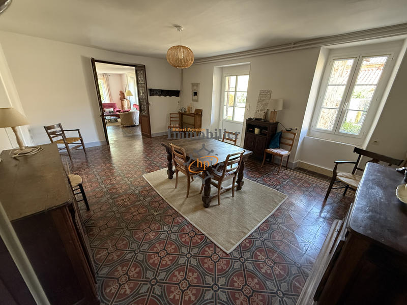 Propriété - 490 m² - 15 pièces