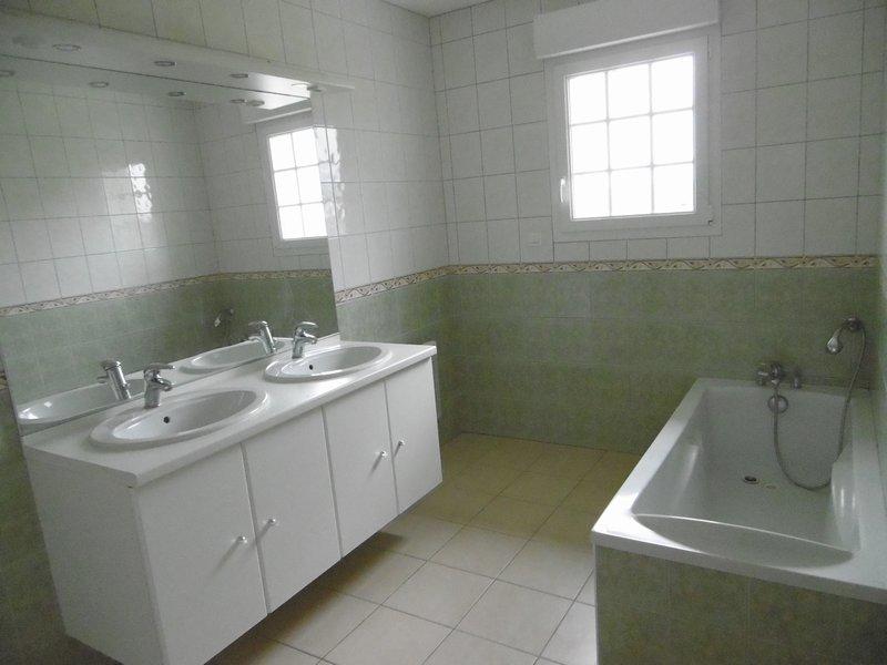 Maison - 104 m² - 4 pièces