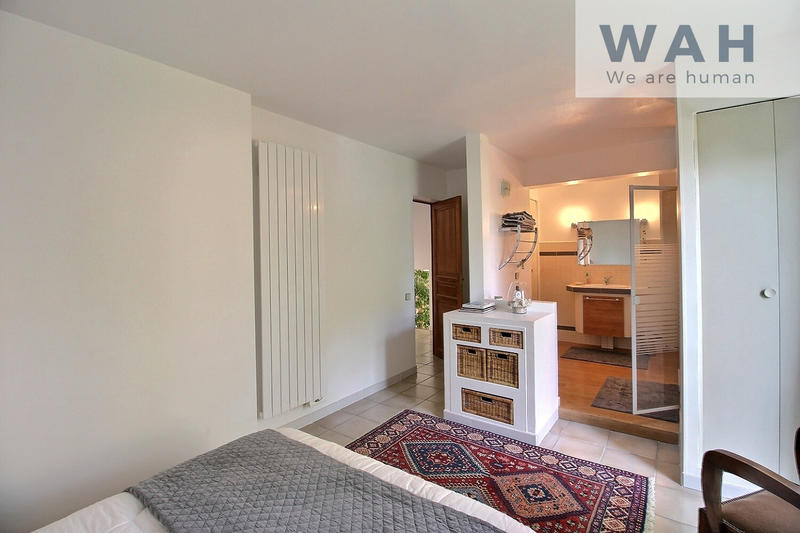 Maison - 220 m² - 8 pièces