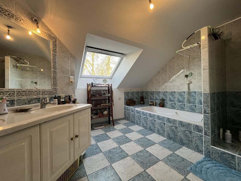 Maison traditionnelle - 170 m² - 8 pièces